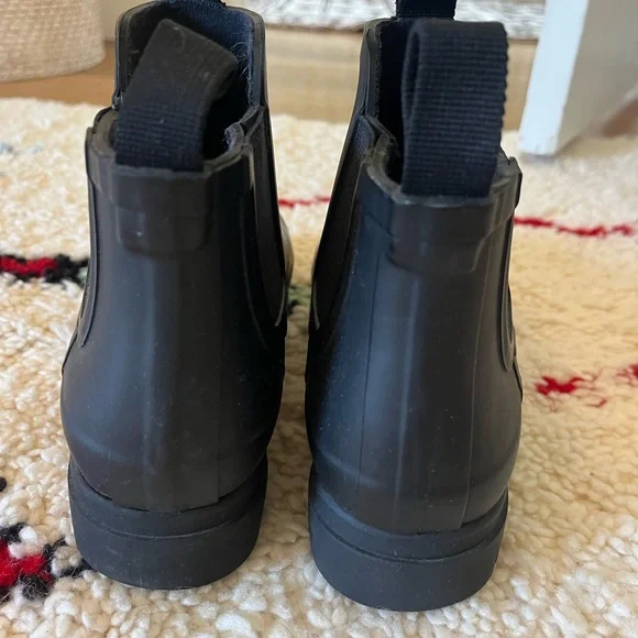 Everlane Chelsea Rain Boots - Picture 3 of 4